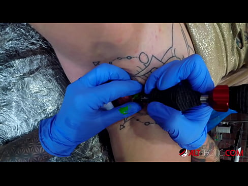 ❤️ Ekstreem tattooed hottie Sully Savage krige in tattoo op har klitoris ️❌  Seks by ús fy.port-amurasso.ru ❌